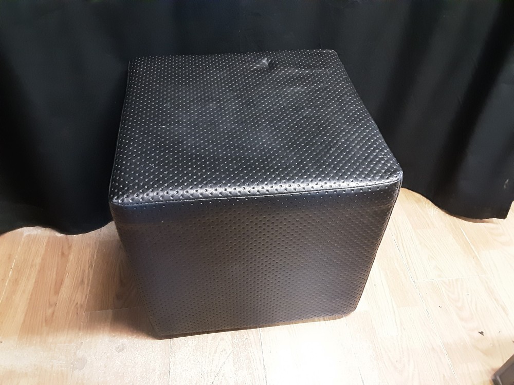 POUF SIMILI NOIR