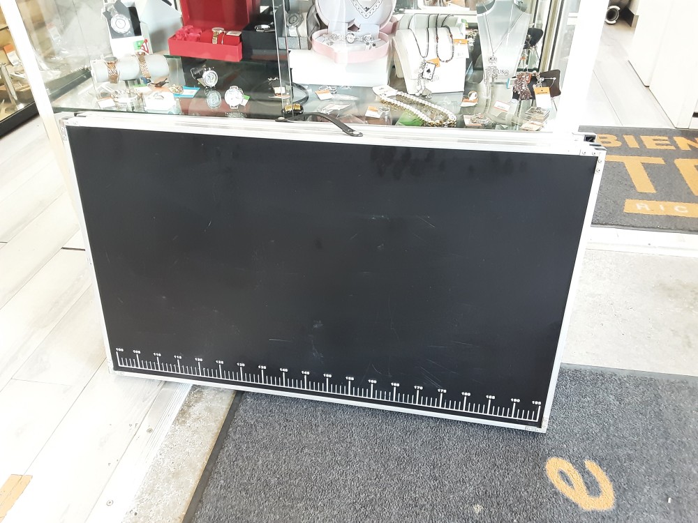 TABLE A TAPISSER PLIABLE