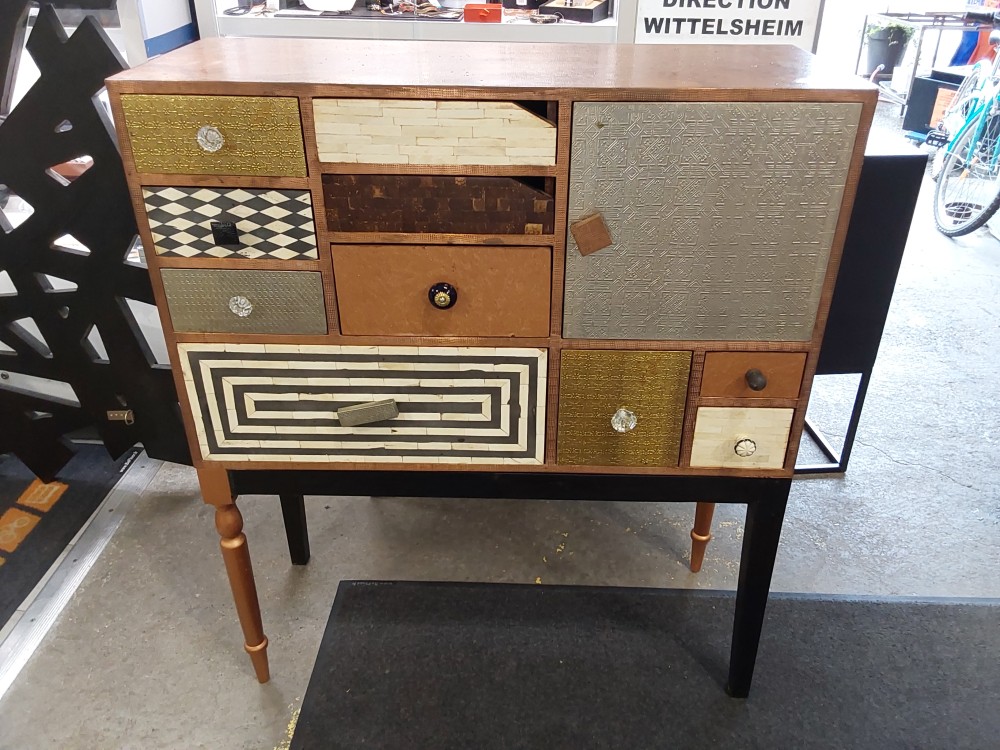 COMMODE SUR PIED MULTICOLORE 10 TIROIRS 1 PORTE