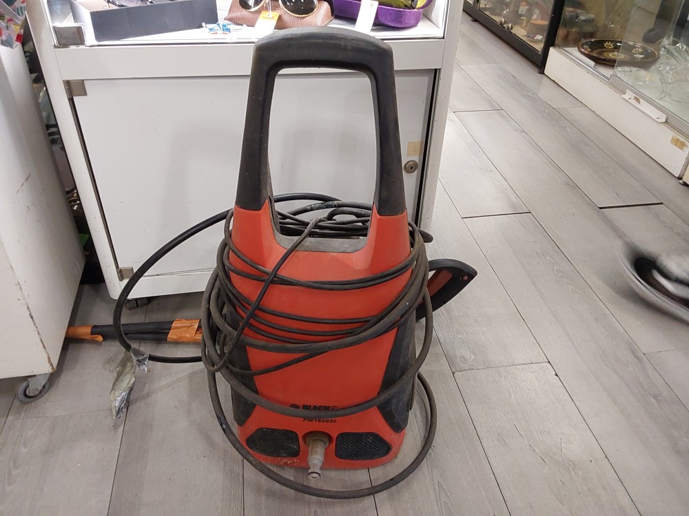 KARCHER ROUGE MARQUE BLACK ET DECKER