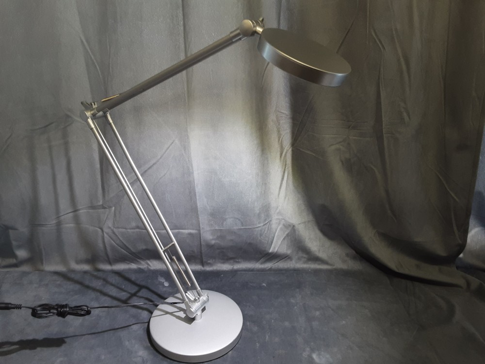LAMPE DE BUREAU AVEC BOUTON PRESSOIR SUR SUPPORT AMPOULE