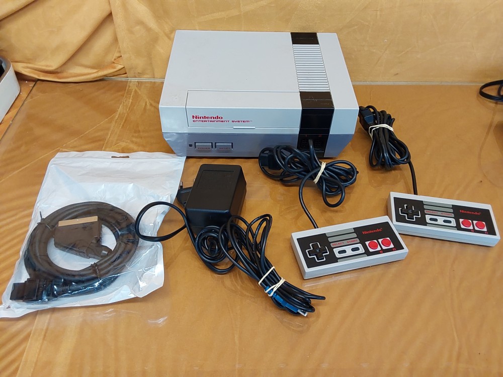 Console Nes Avec Manettes Et Cables