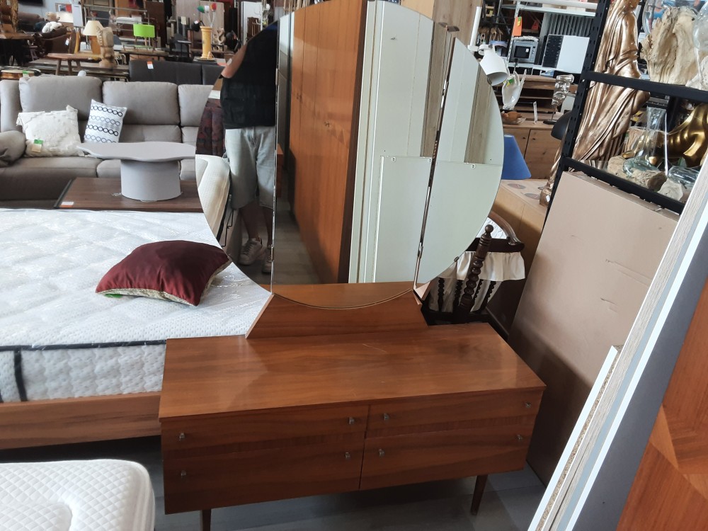 Commode Avec Miroir Triple Style Annee 70 2 Portes Batantes 2 Tiroirs