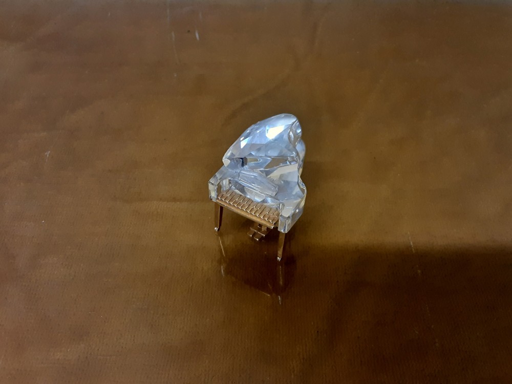 PIANO A QUEUE CRISTAL DE SWAROVSKI
