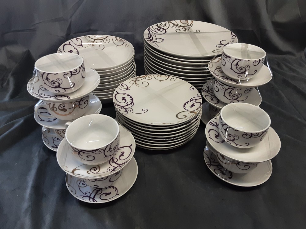 Service De Table Blanc Motif Doré Et Violet