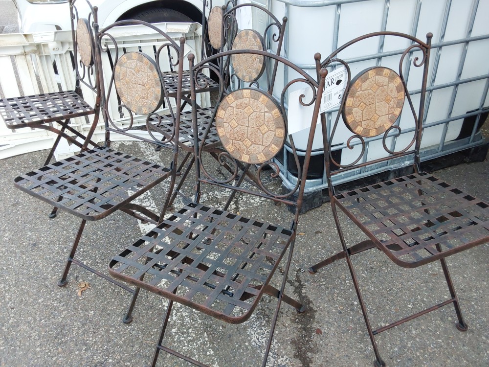 CHAISE FER FORGE AVEC MEDAILLON MOSAIQUE