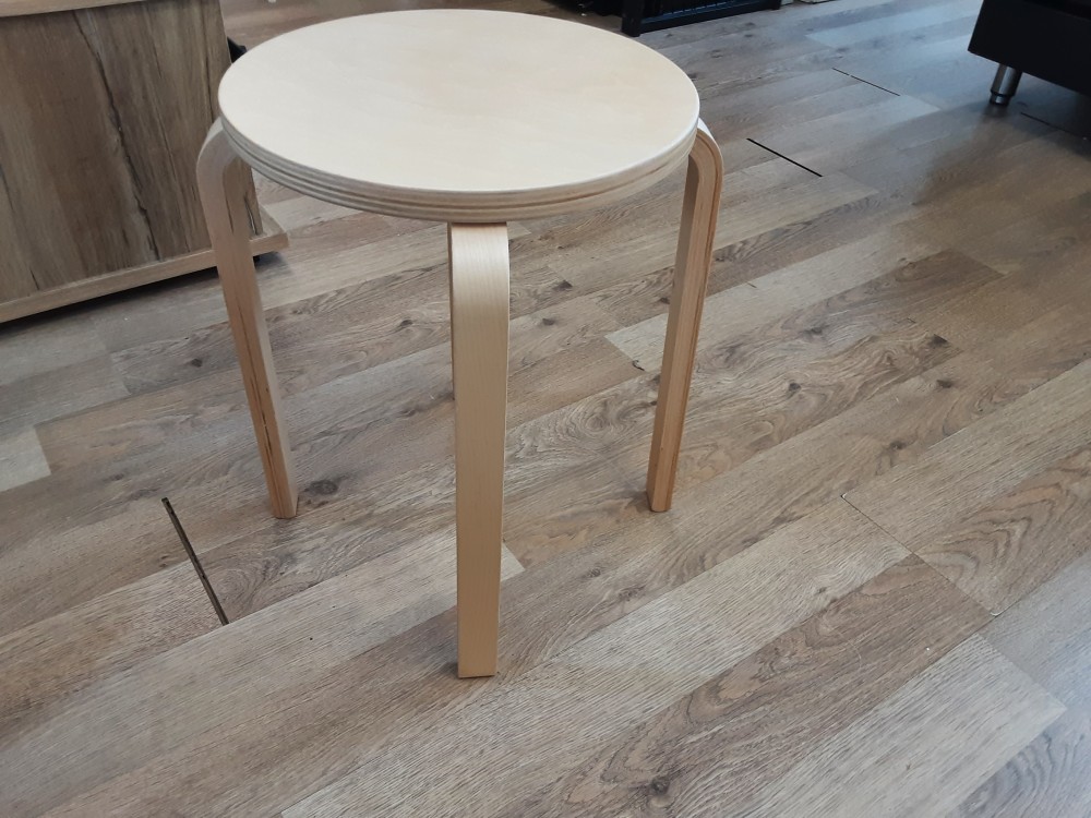 TABOURET EN BOIS CLAIR