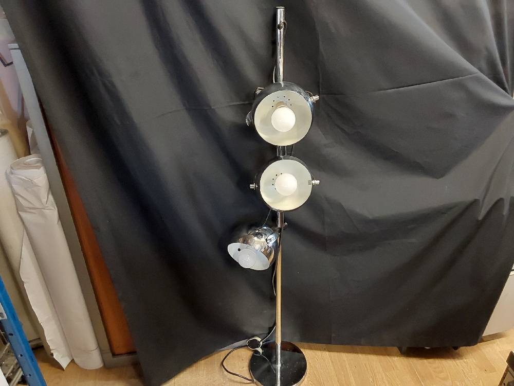 LAMPADAIRE VINTAGE 3 FEUX COLORIS CHROME A RESTAURER HAUT 1M35CM