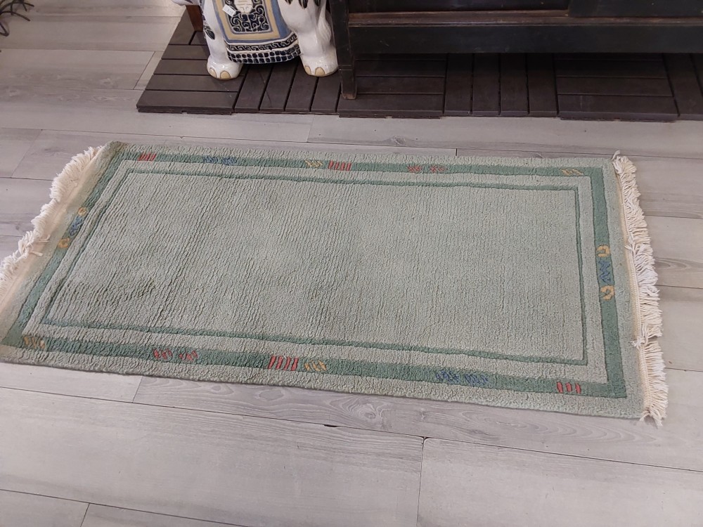 TAPIS LAINE FAIT MAIN VERT PASTEL