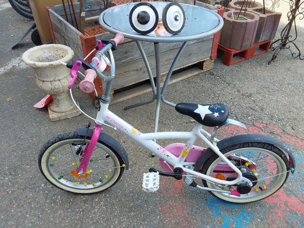 Velo Enfant B’twin Rose Et Blanc 16 Pouces Avec Roulettes