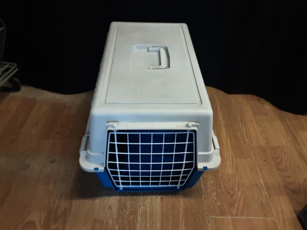 Caisse De Transport Bleu Et Beige