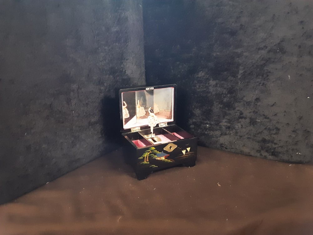 BOITE À BIJOUX MUSICALE DÉCOR ASIATIQUE SANS CLEFS