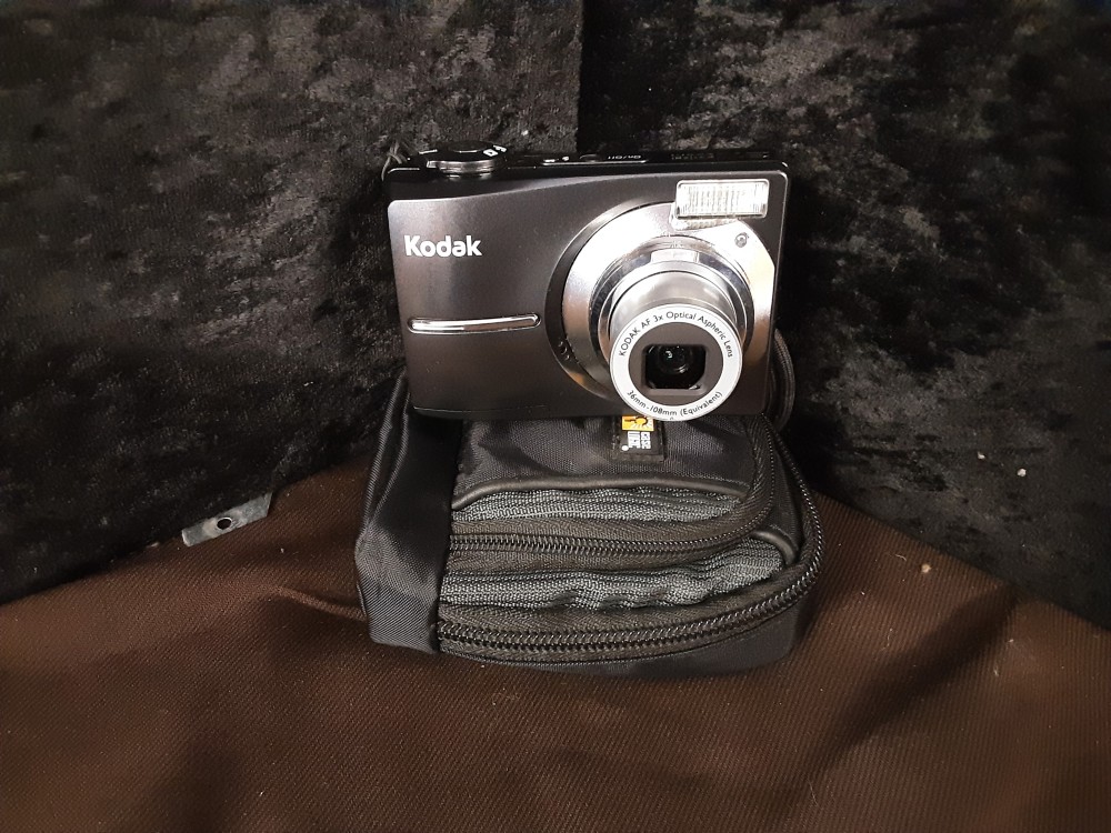 APPAREIL PHOTO KODAK AVEC POCHETTE