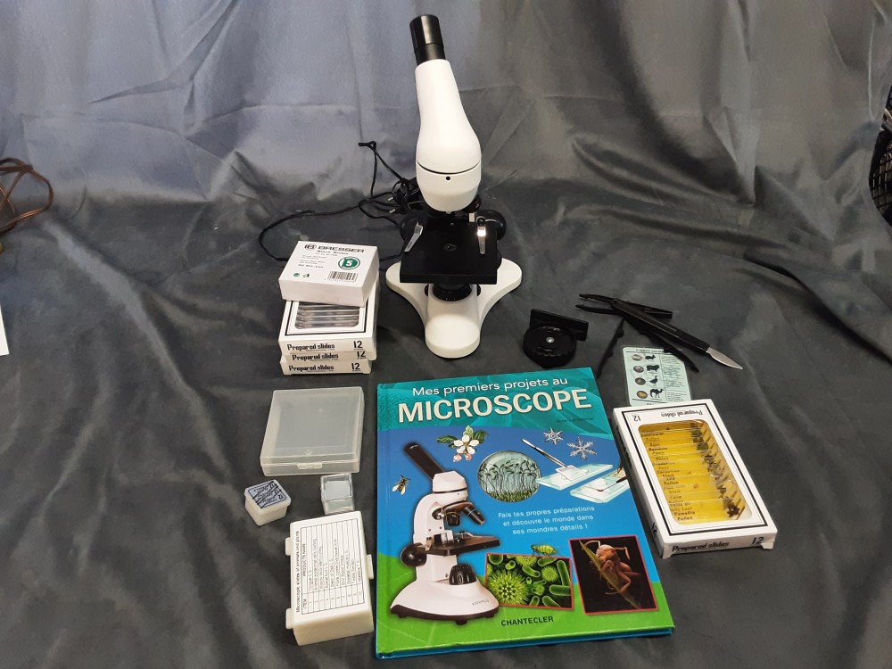 MICROSCOPE USCAMEL AVEC LIVRE ET ACCESSOIRES 