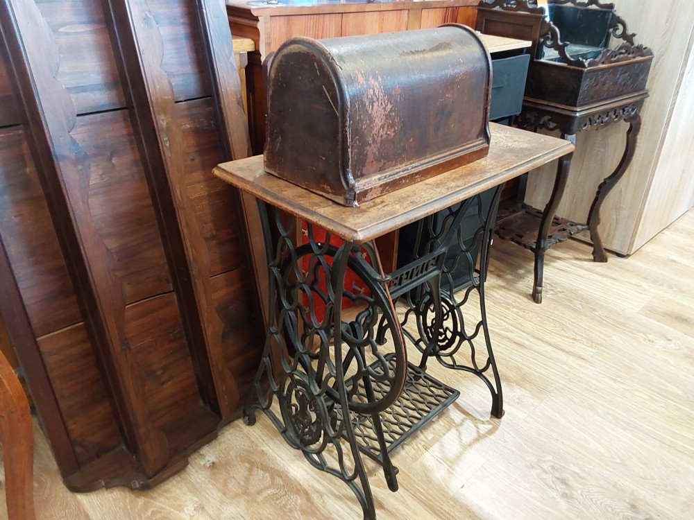 Machine A Coudre Singer Sur Meuble Pieds En Fonte