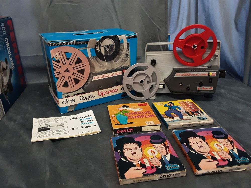 Projecteur Vintage Films 8 Mm Et Super 8 Royal Milano Gioca+ 4 Films