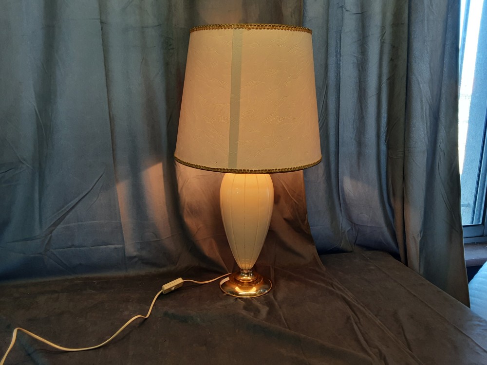 LAMPE DE SALON BEIGE ET DORÉE AVEC ABAT-JOUR
