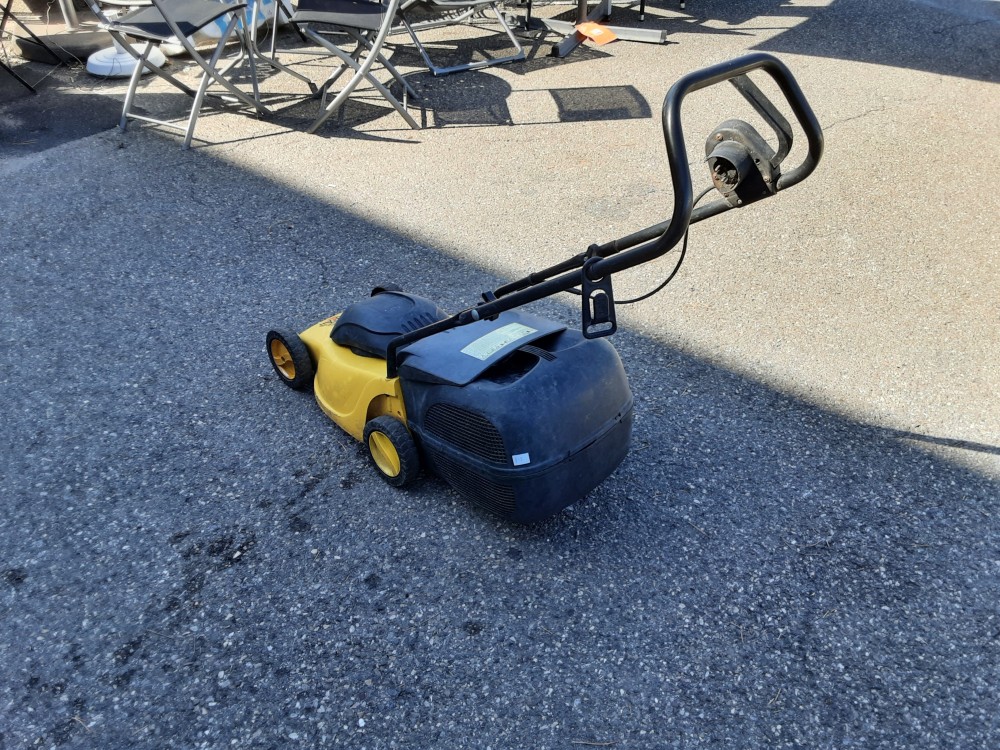 TONDEUSE ELECTRIQUE JAUNE ET NOIRE GRAND AIR