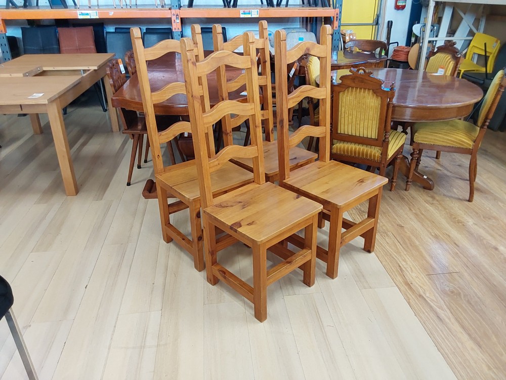 LOT DE 4 CHAISES EN BOIS 