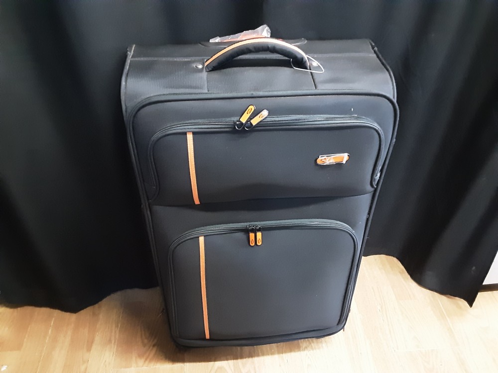 VALISE NOIRE ET ORANGE