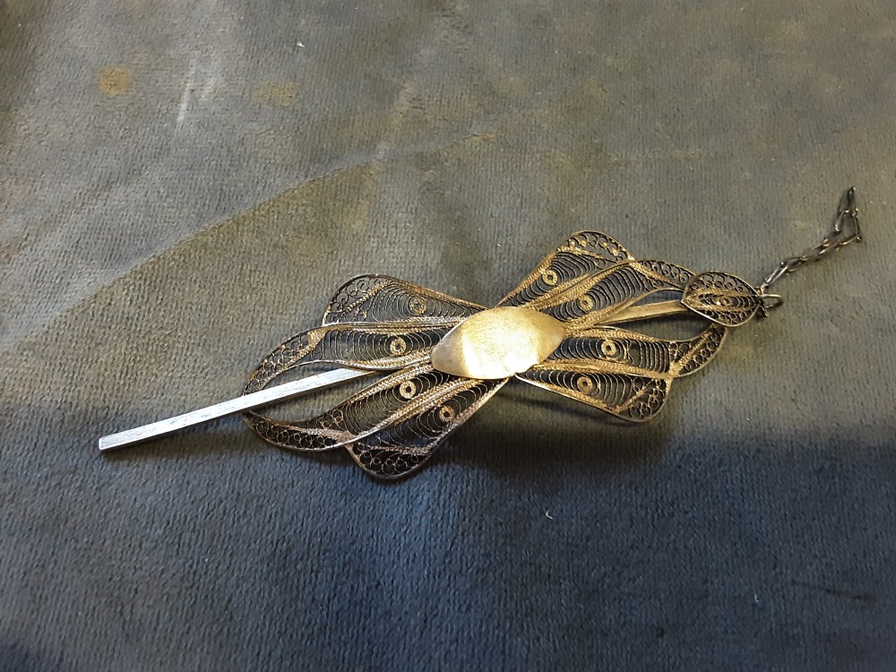 BROCHE À CHEVEUX EN METAL AJOURÉ