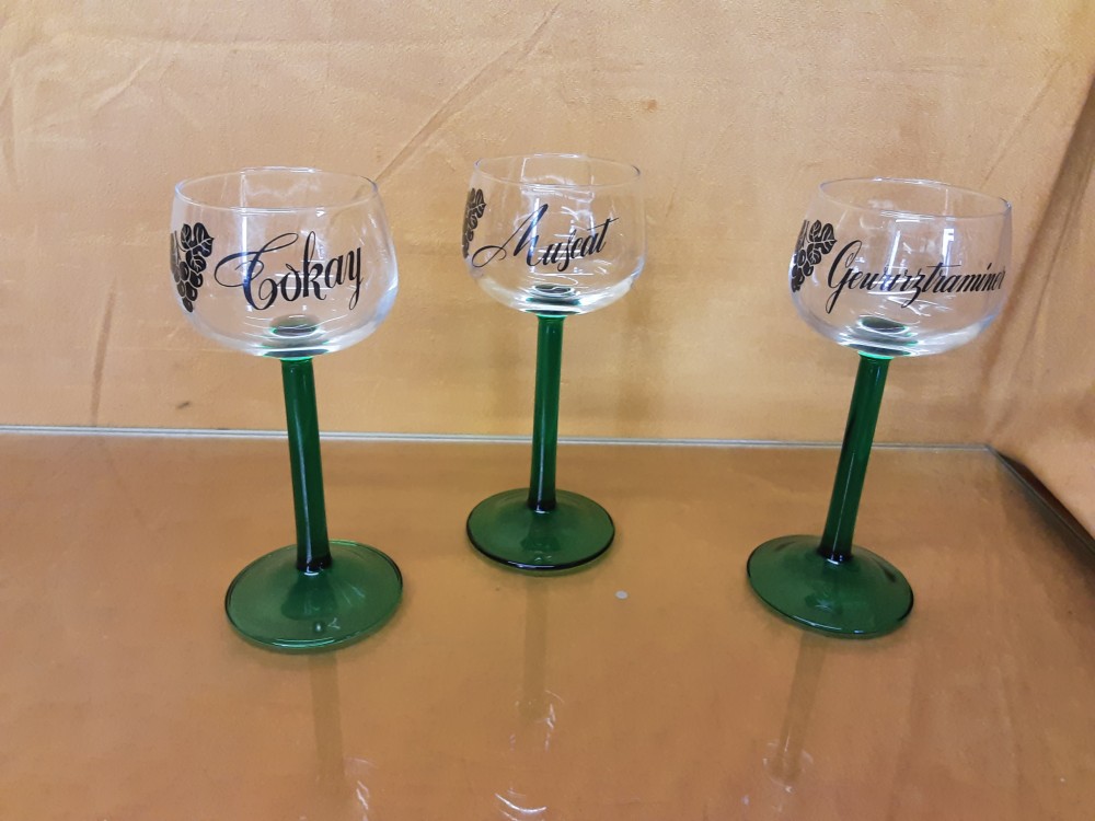 VERRE A VIN BLANC RAISINS NOIRS