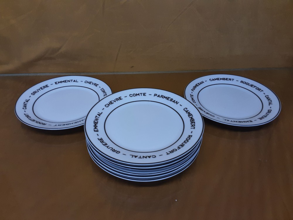 LOT DE 8 ASSIETTES A FROMAGES