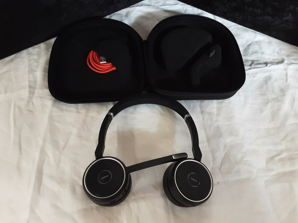 CASQUE-MICRO SANS FIL  JABRA AVEC CABLE ET POCHETTE 
