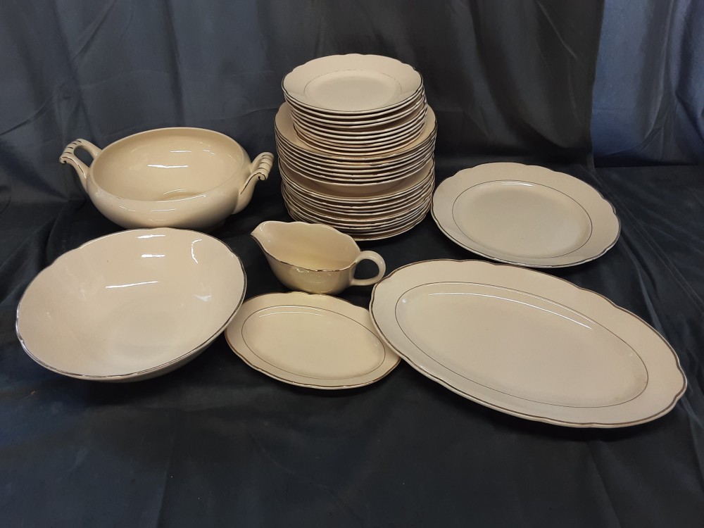 SERVICE DE TABLE VILLEROY & BOCH BORDURE DORÉ