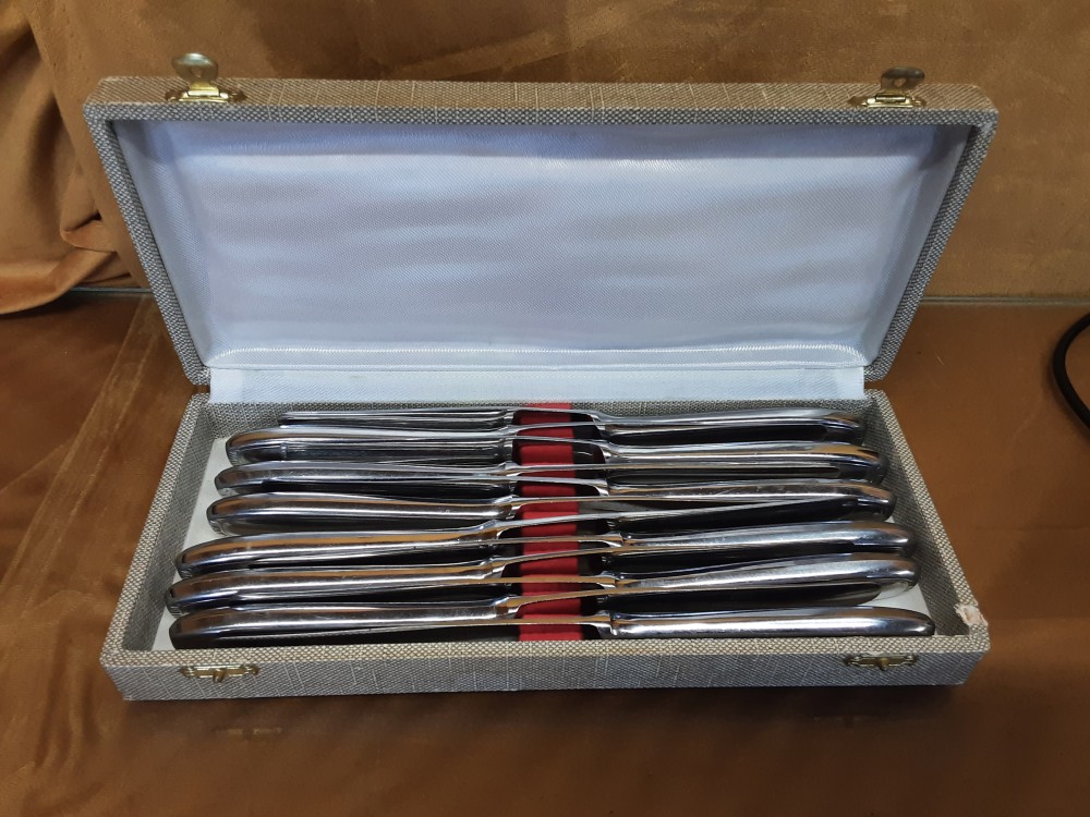 LOT DE 12 COUTEAUX INOX