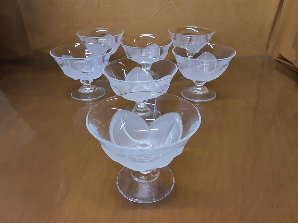 LOT DE 7 COUPES A GLACES VERRE OPAQUE