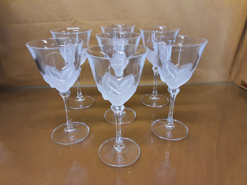 LOT DE 7 VERRES A EAU VERRE OPAQUE