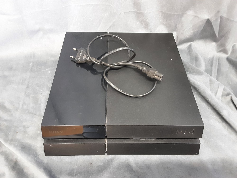 CONSOLE PS4 NOIR AVEC CABLE