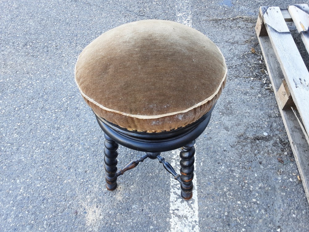 Tabouret En Bois Assise Rembourrée H.52Cm