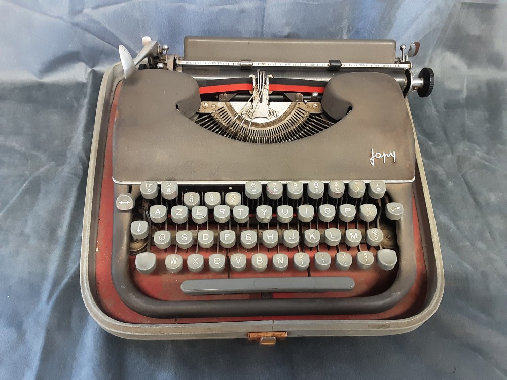 Ancienne Machine A Écrire Japy