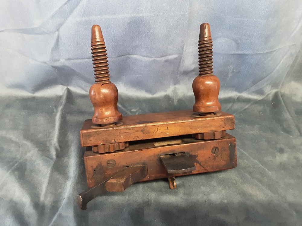 Ancien Bouvet Brisé