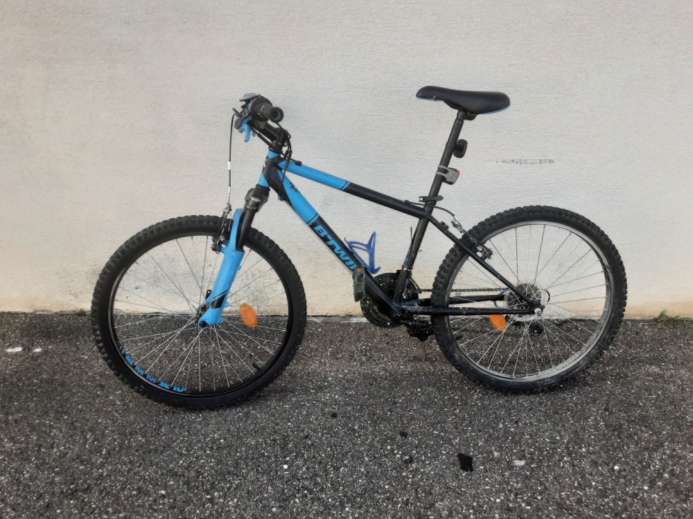 Vtt Btwin Noir Et Bleu 24Pouces