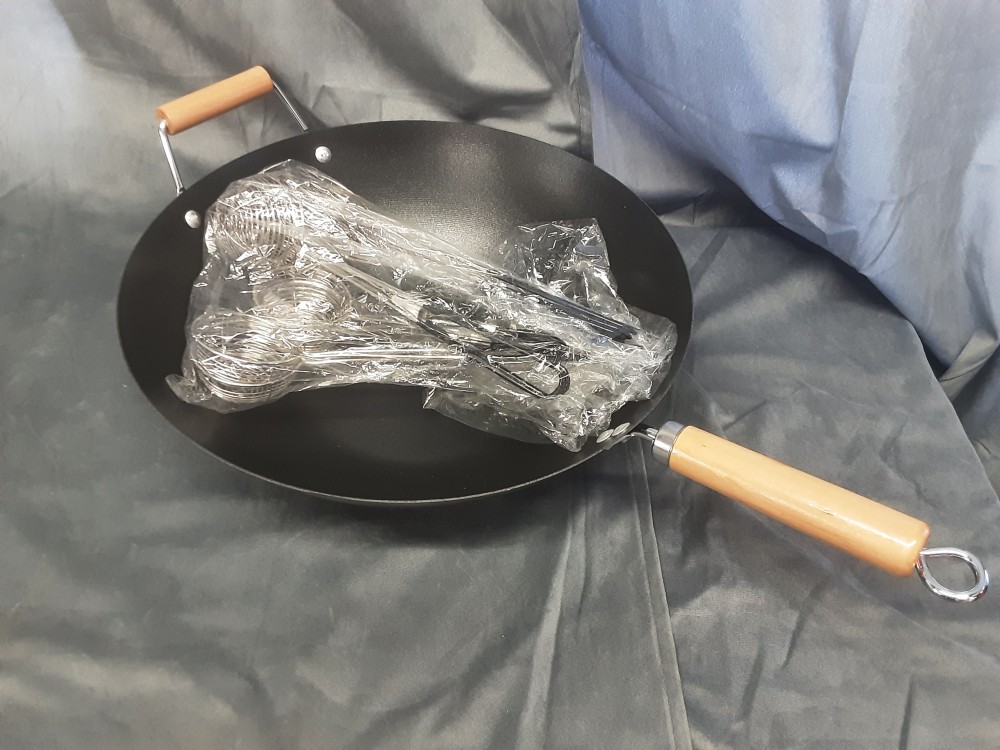 Wok A Fondue  Avec 6 Louches