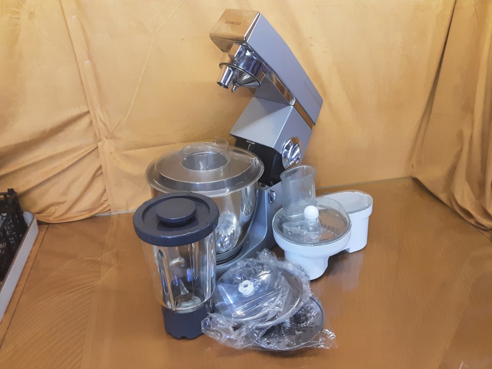 ROBOT MULTIFONCTION KENWOOD AVEC ACCESSOIRES 
