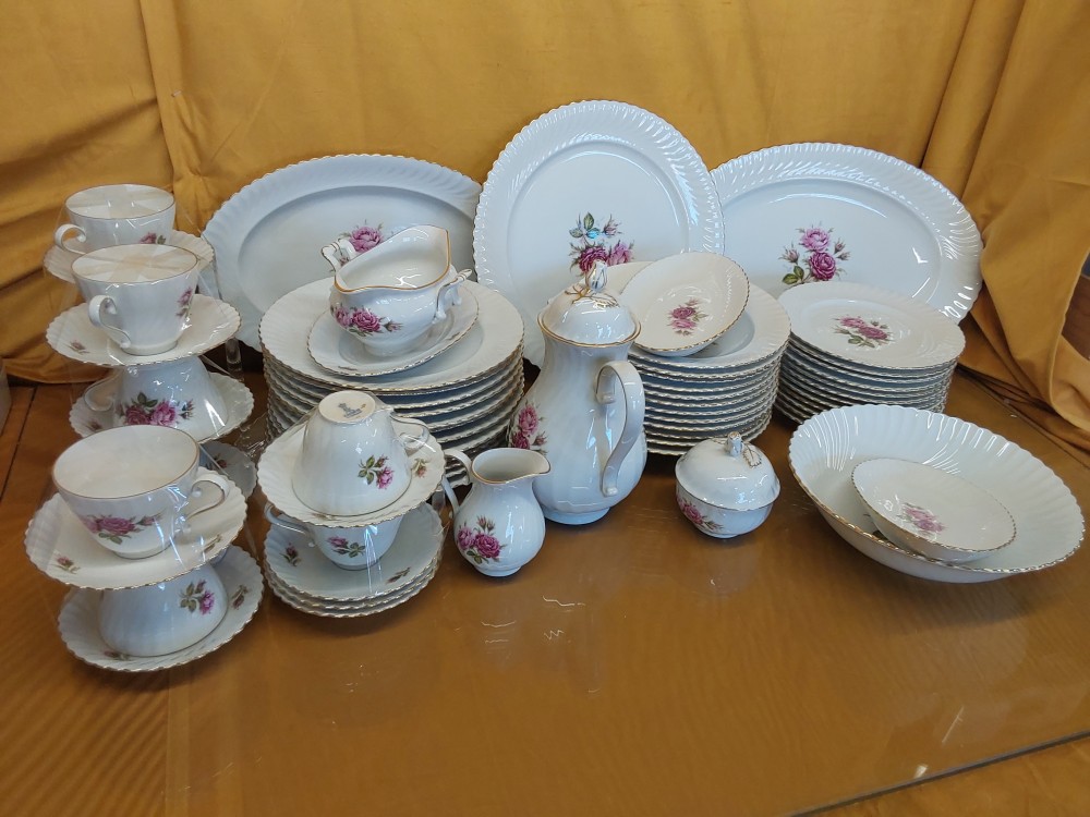 Service De Table Et Café Porcelaine Décor Fleurs Roses À Contour Doré Cassère