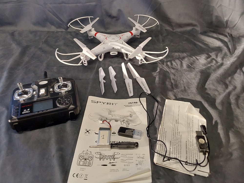 Drone Spyrit T5146 Avec 2 Batteries Et 1 Télécommande
