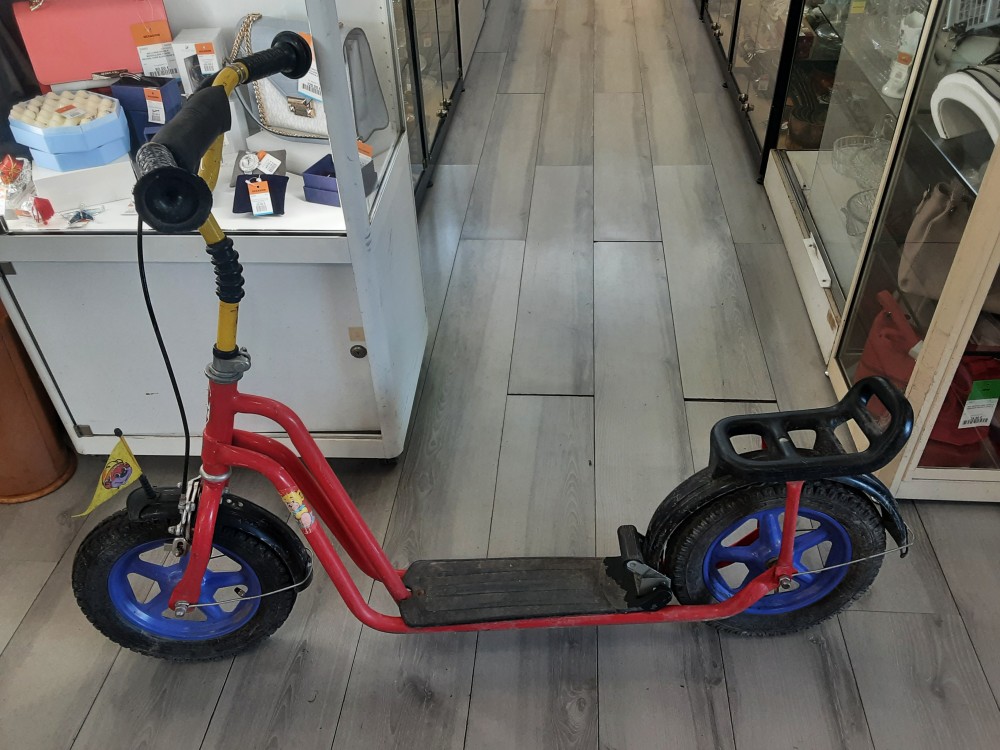 TROTINETTE ROUGE ET BLEUE PUKY