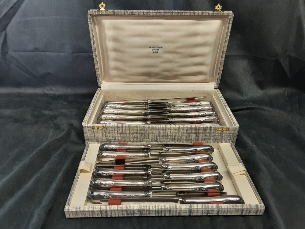LOT DE 12 COUTEAUX À FROMAGE + 12 À VIANDE CHRISTOFLE M.A DANS COFFRET 