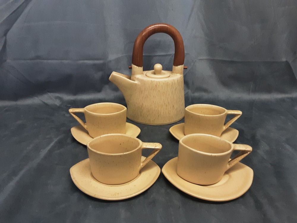 SERVICE À THÉ 4 TASSES + THÉIÈRE 