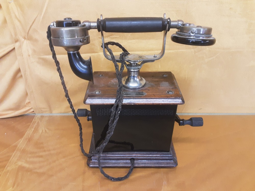 Telephone De Table Ancien Sur Socle En Bois Et Metal