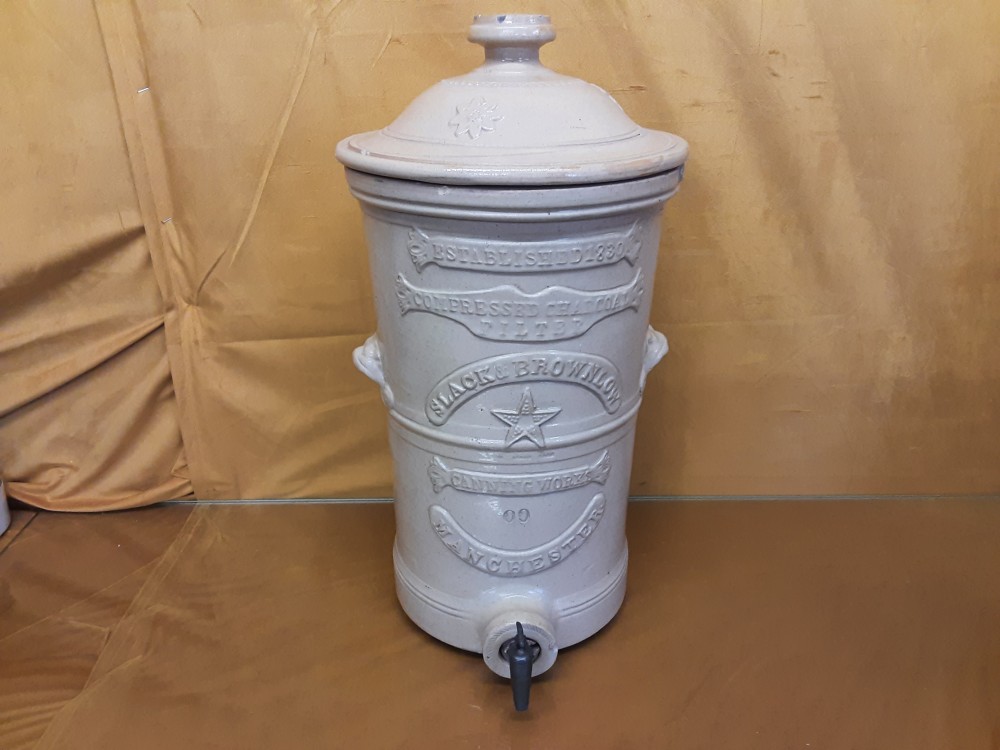Fontaine A Eau Filtré En Gres Ancien