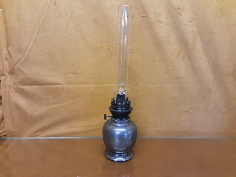 Lampe A Petrole En Etain Avec Verre