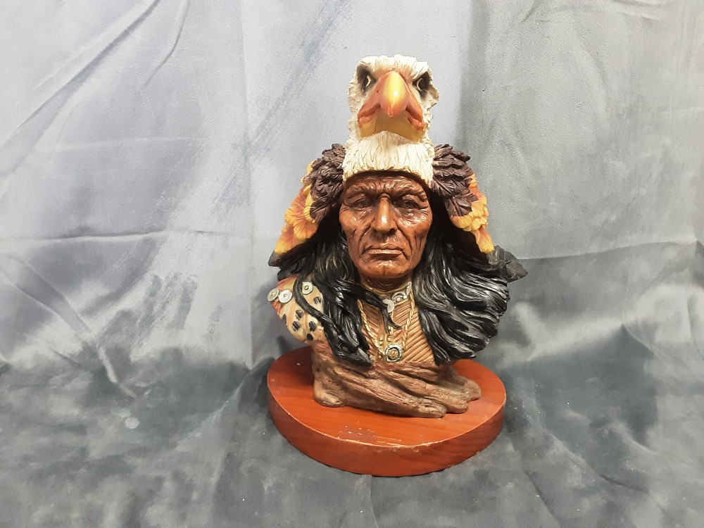 Buste Indien Mm Sur Socle Bois En Résine
