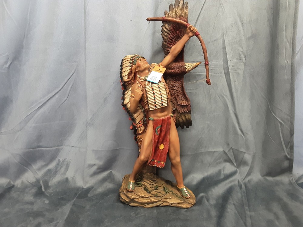 Statuette Indienne Avec Arc Et Aigle En Résine Mm