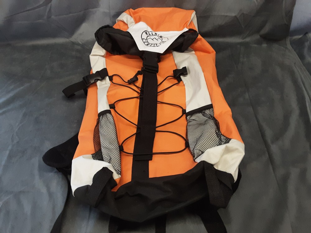 SAC DE RANDONNEE ORANGE ET BLANC